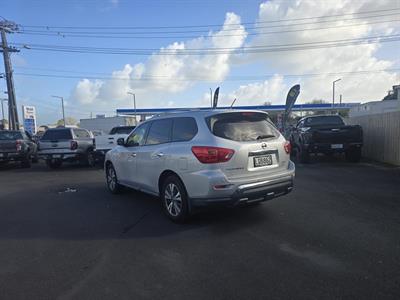 2018 Nissan Pathfinder - Thumbnail