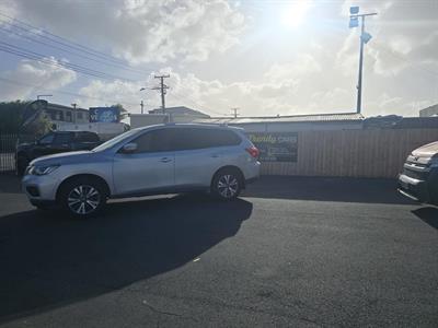 2018 Nissan Pathfinder - Thumbnail