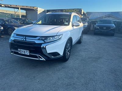 2020 Mitsubishi Outlander - Thumbnail