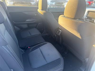 2020 Mitsubishi Outlander - Thumbnail