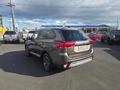 2018 Mitsubishi Outlander - Thumbnail