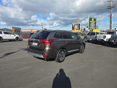 2018 Mitsubishi Outlander - Thumbnail