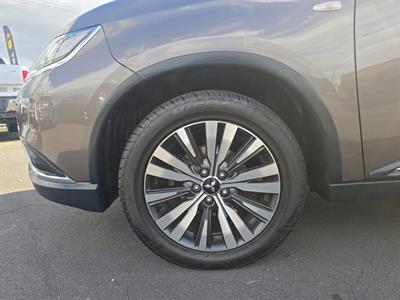 2018 Mitsubishi Outlander - Thumbnail