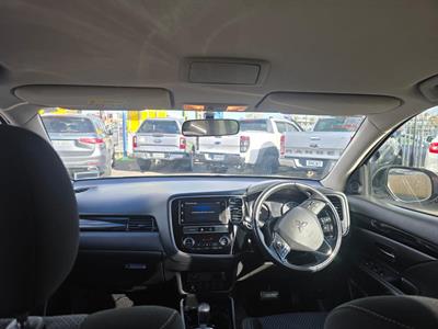 2018 Mitsubishi Outlander - Thumbnail