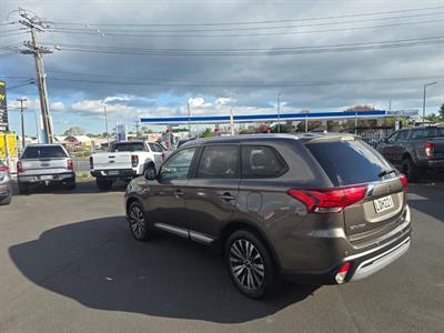 2018 Mitsubishi Outlander - Thumbnail