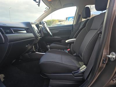 2018 Mitsubishi Outlander - Thumbnail
